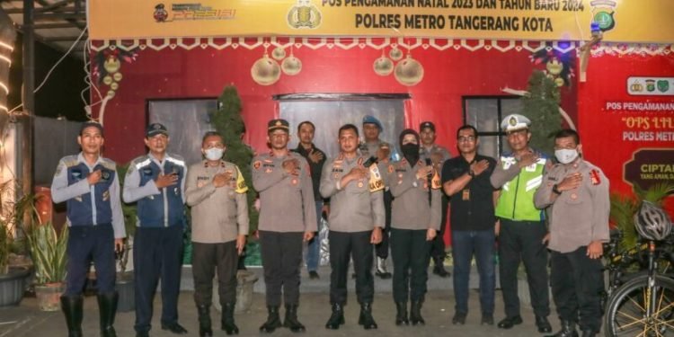 Perayaan Natal 2023, Kapolres Metro Tangerang Kota Cek Kesiapan Pengamanan di Gereja-Gereja Perayaan Natal 2023, Kapolres Metro Tangerang Kota Cek Kesiapan Pengamanan di Gereja-Gereja