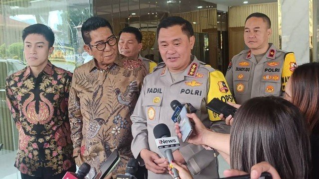 Temui Kabaharkam, Henry Yoso Klarifikasi Ucapannya soal Kapolri Dukung Paslon Temui Kabaharkam, Henry Yoso Klarifikasi Ucapannya soal Kapolri Dukung Paslon