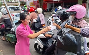 Bhayangkari Polsek Sukun Polresta Malang Kota Berbagi Takjil Bhayangkari Polsek Sukun Polresta Malang Kota Berbagi Takjil