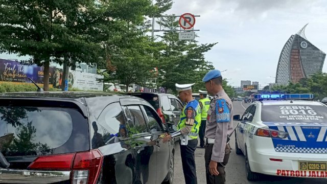 Operasi Keselamatan 2024, Satgas Preventif Ditlantas Polda Sulsel Lakukan Imbauan Humanis ke Pengendara Operasi Keselamatan 2024, Satgas Preventif Ditlantas Polda Sulsel Lakukan Imbauan Humanis ke Pengendara