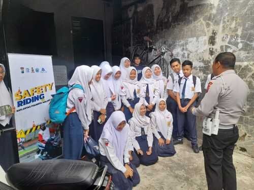 Sambangi Pelajar, Satlantas Polresta Malang Kota Himbau Tertib Berlalu Lintas