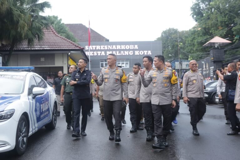 Kapolda Jawa Timur Resmikan Gedung Opsnal Polresta Malang Kota Kapolda Jawa Timur Resmikan Gedung Opsnal Polresta Malang Kota