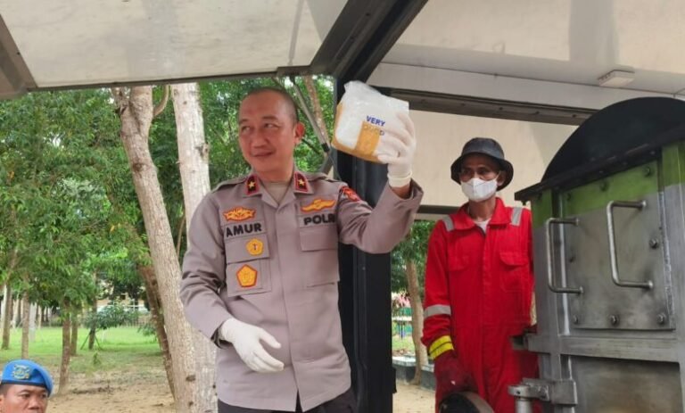 Momentum HUT Bhayangkara ke 78, Polda Sultra Musnahkan 4,3 Kilo Gram Sabu dan 2,8 Kilo Gram Ganja