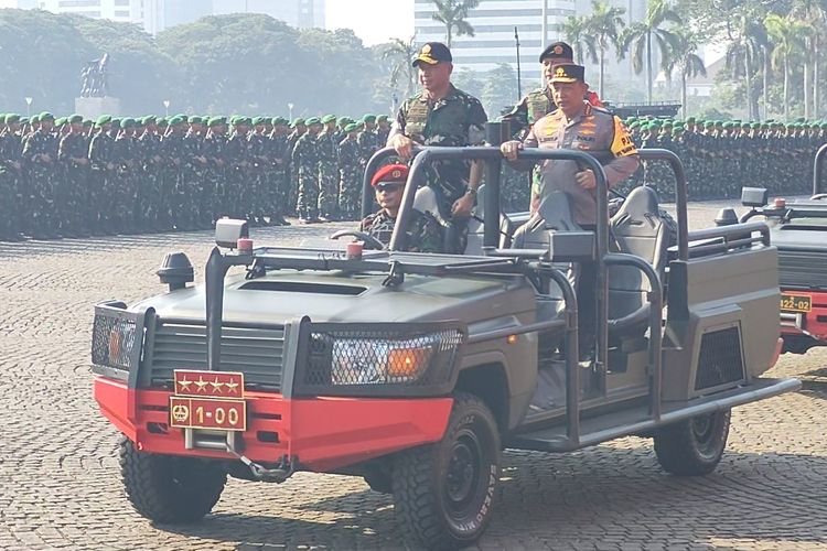 Panglima TNI dan Kapolri Pimpin Apel Pengamanan VVIP Pelantikan Presiden, Cek Pasukan Naik Rantis Panglima TNI dan Kapolri Pimpin Apel Pengamanan VVIP Pelantikan Presiden, Cek Pasukan Naik Rantis