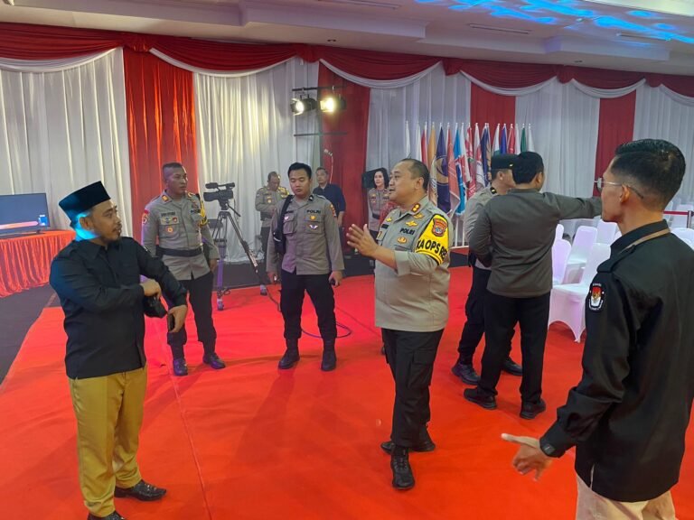 Kapolresta Bulungan Cek Ruang VVIP Demi Debat Aman dan Tertib Jelang Debat Cabup Dan Cawabup Kapolresta Bulungan Cek Ruang VVIP Demi Debat Aman dan Tertib Jelang Debat Cabup Dan Cawabup